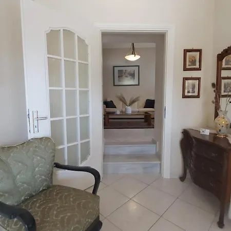 Vintage House 칼람파카